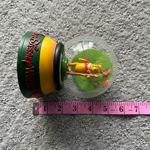 Winnie The Pooh Snow Globe - Picture 6 of 6